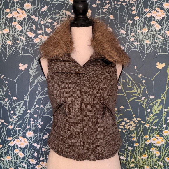 XS Houndstooth Vest with Faux Fur - Picture 1 of 8